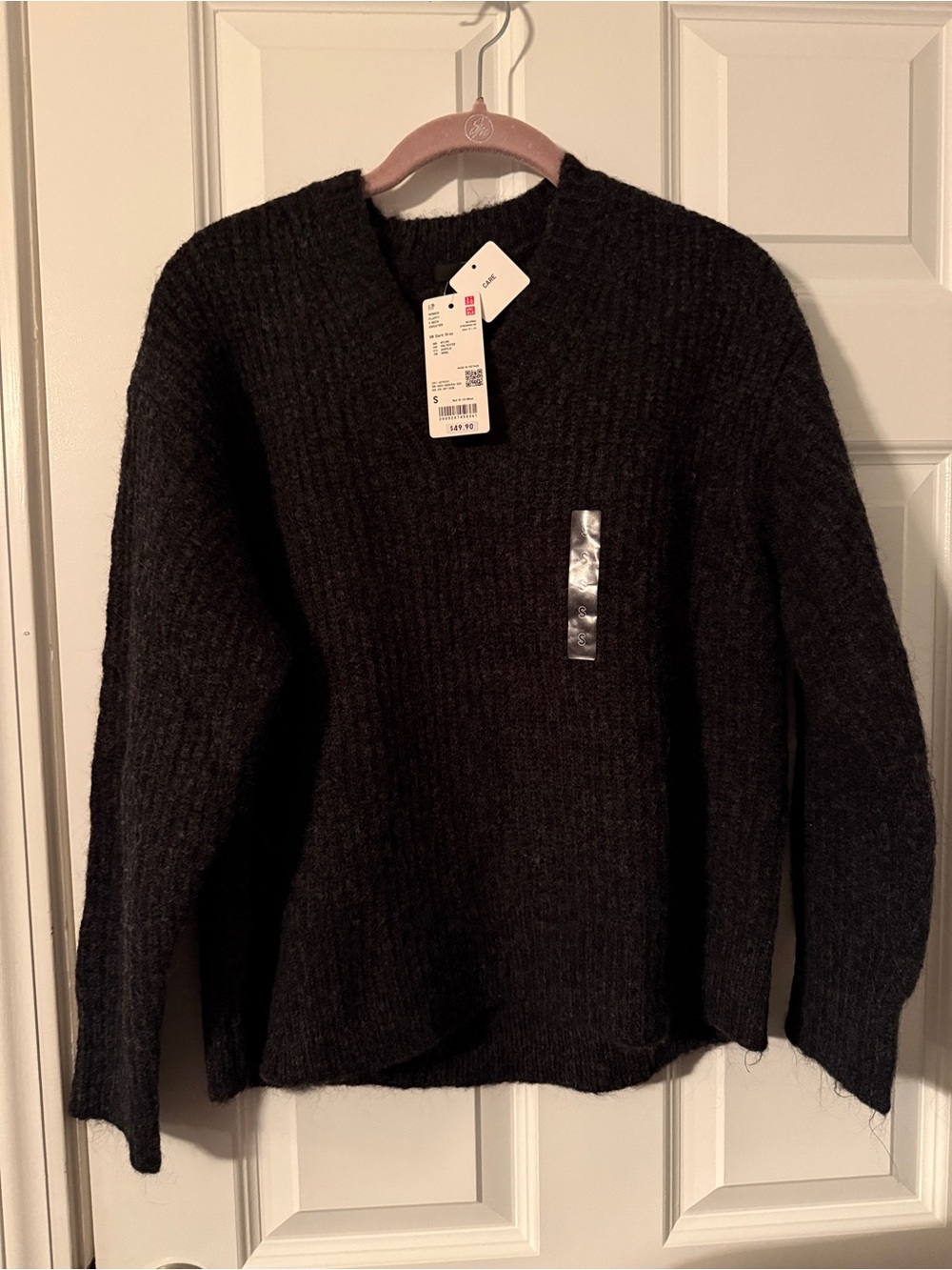 Uniqlo Dark Gray Fluffy V‑Neck Sweater - Women's